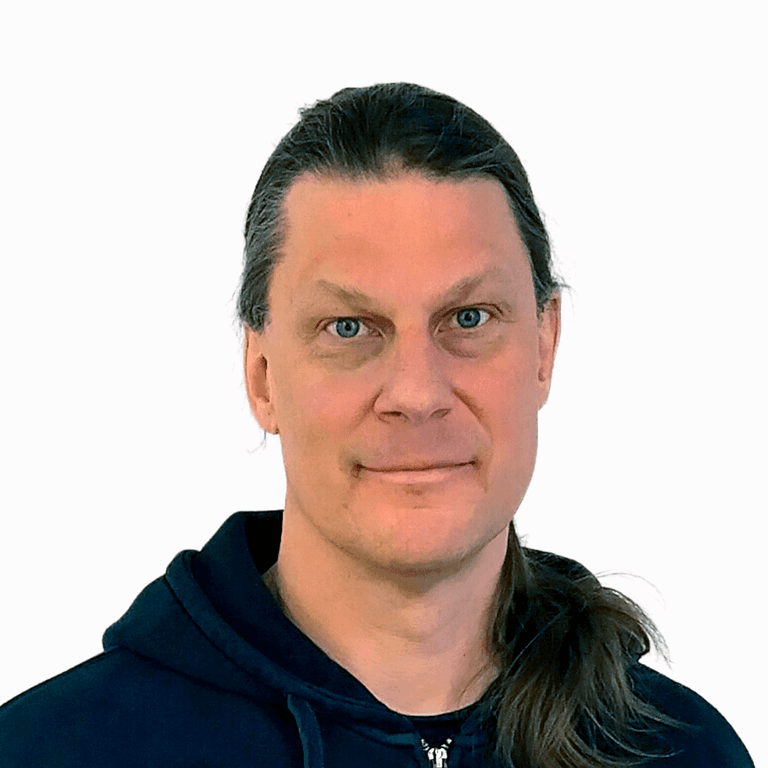 Lauri Eerola työskentelee teollisuustoimialalla.