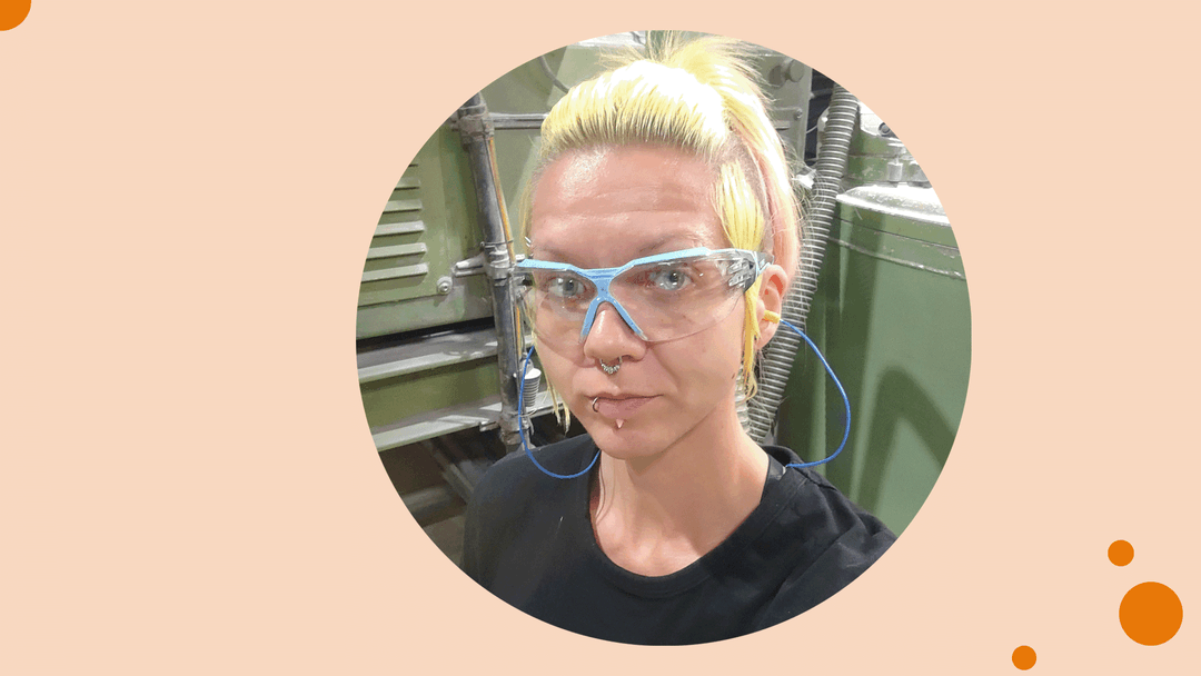 Kuvituskuvassa uratarinan kertova Emma Laitinen on työpaikallaan.